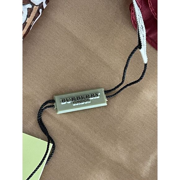 Burberry Scarf Shawl Wrap Stole Authentic BB Logo London Soie Silk 100% READ - Picture 3 of 16